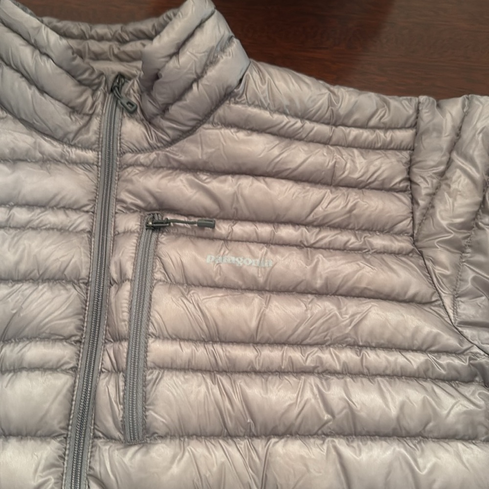 Men’s Patagonia Down Puffer Jacket Size Medium - Picture 5 of 7